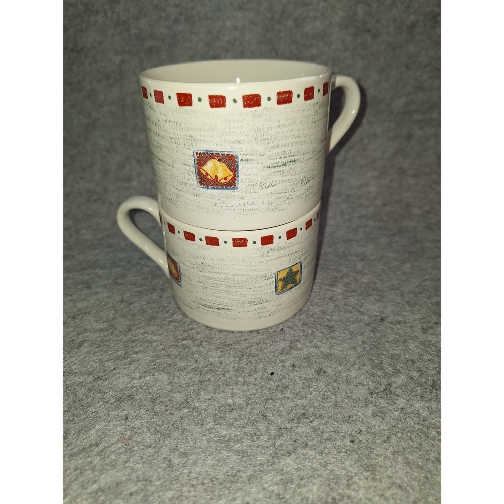 Gibson Housewares SNOWMAN Made in China 3 1/2"d x 2 3/8"h pair Coffee Cups Mugs